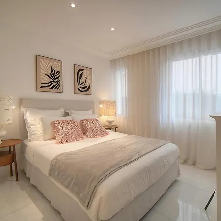 Amelie - Luxury Beachfront Croisette Large Terrace Parking Appartamento *
